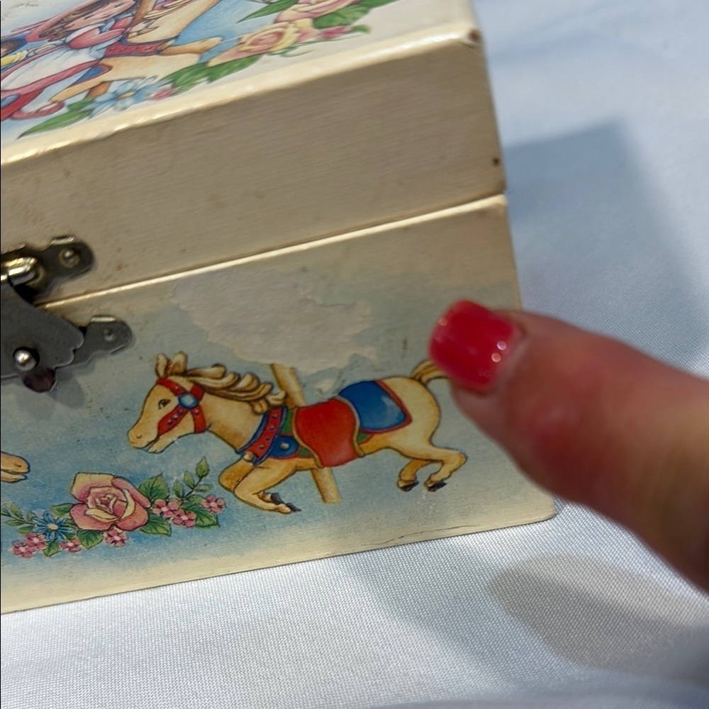 Vintage Dancing Ballerina Jewelry / Music Box with Carousel Design - Picture 7 of 14